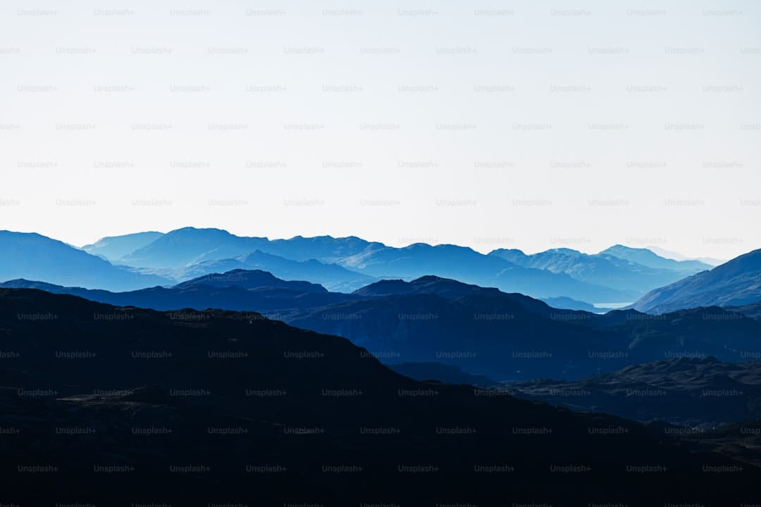 河北秦皇岛：游人赏山水觅清凉